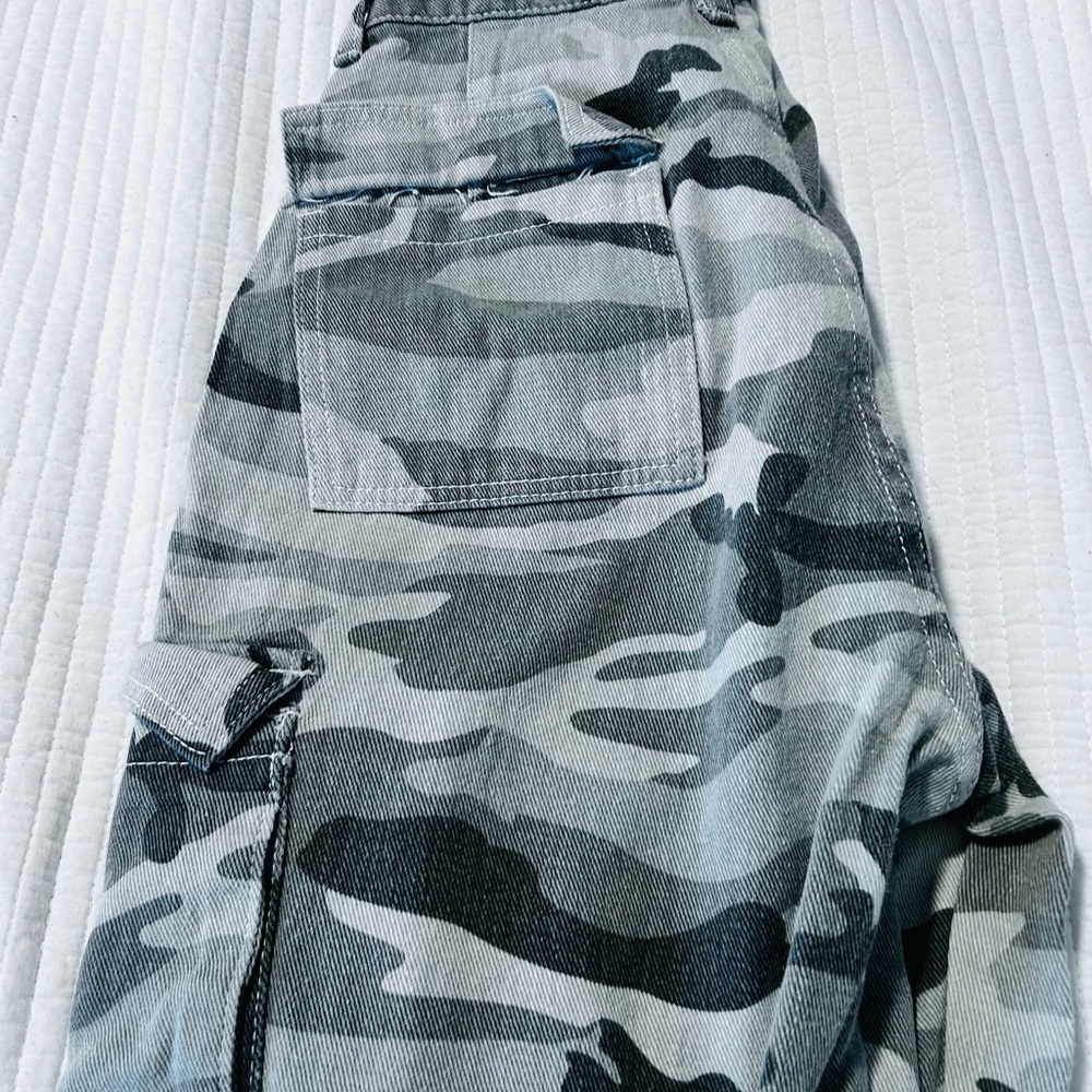 SHEIN Gray Camouflage Women Jeans
